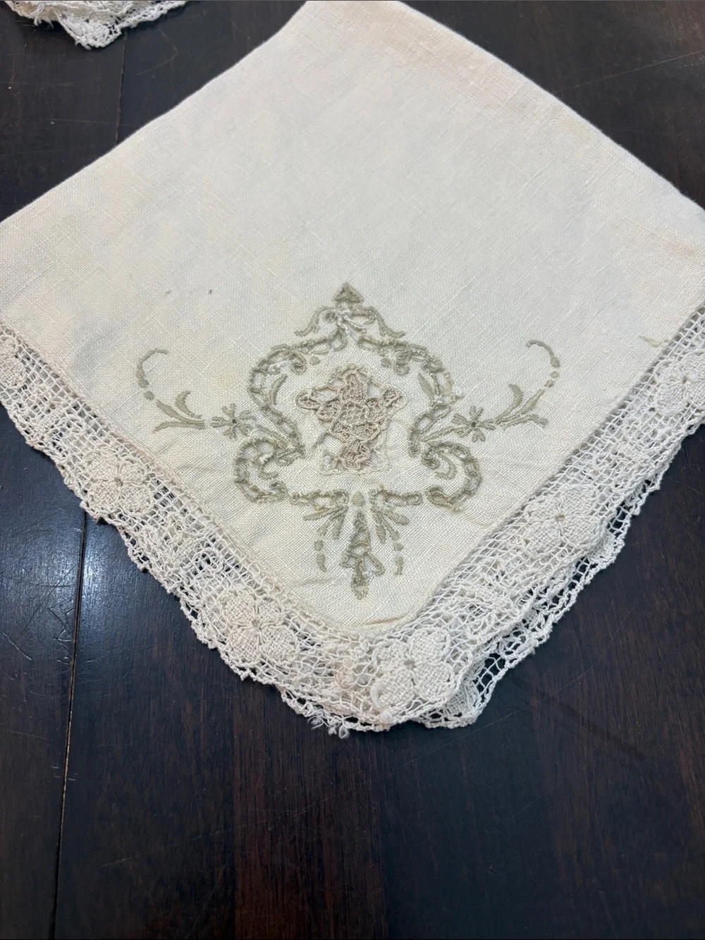 4 Vintage Embroidered Linen Napkins - Cream Lace Edge